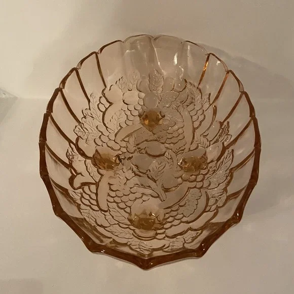 Vintage Pink/Peach Glass Harvest Grape Design Footed Oval Fruit Bowl 12" x 8.5" - Picture 3 of 6
